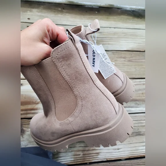 NWT Old Navy Tan Chelsea Boots - Picture 6 of 9